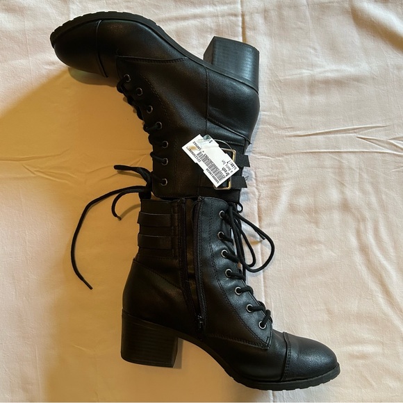 Brash Boots, Size 7 - Picture 4 of 9